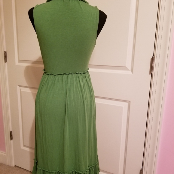 Sleeveless Ruffled Dress - Picture 2 of 5